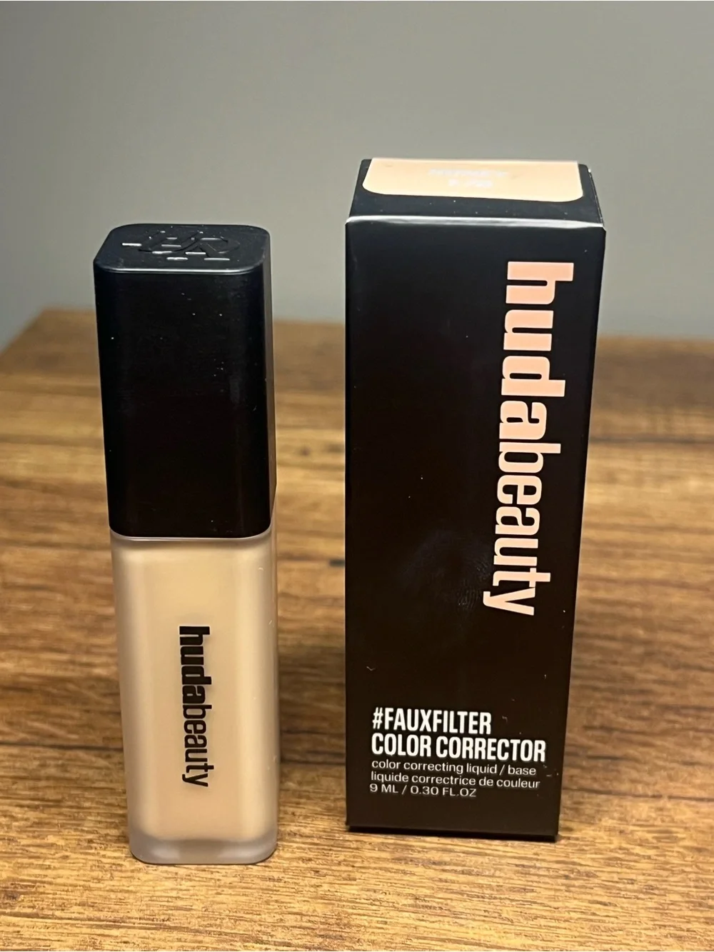 HUDA BEAUTY #FauxFilter Concealer - Honey 1.7B